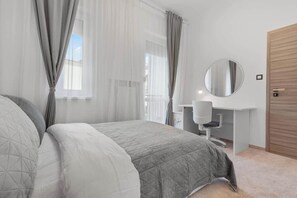 Iron/ironing board, WiFi, bed sheets - Paradise Retreat in Central (Bratislava - Old Town)