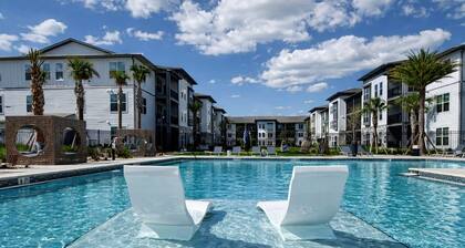 Cozy Lux King Bed Apartment with Pool Gym Pickle Ball EV Charger and more