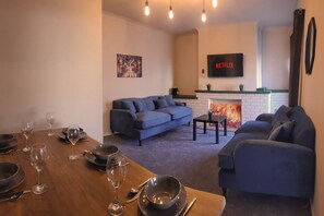 Interior - 4 Bed • Parking • Near M4 • Ideal for Workers (Aberavon)