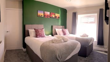 Iron/ironing board, travel cot, WiFi, bed sheets