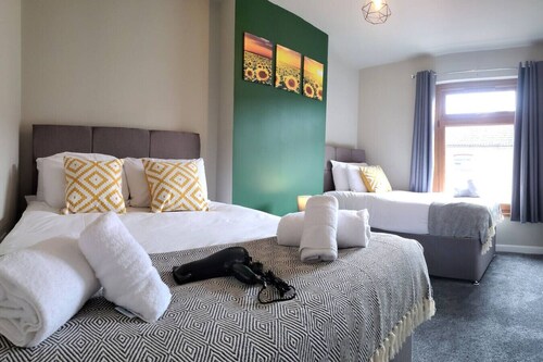 3 Doubles • Sleeps 8 • Ideal for Work Crews