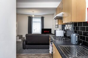 Interior - King•En-suite Flat•Kitchen•Quiet Near Shops & Bus (Swansea)