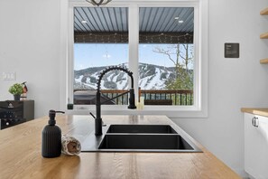 Interior - Escape, Spa & Pool Table - Le Sherpa (Saint-Côme)