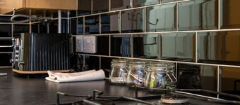 En-suite Flat • Kitchen • Quiet Near Shops & Bus