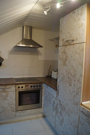 Private kitchen - Holiday Home “Quiet and Renovated Apartment” with Wi-Fi (Schwendi)