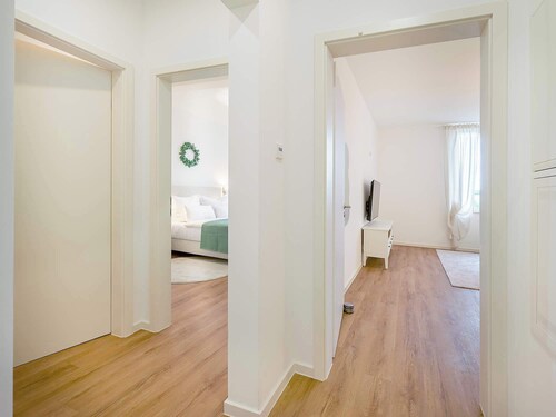 Lemon3: 1 Bedroom Apartment with Balcony