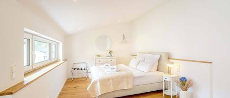 Desk, iron/ironing board, travel cot, WiFi