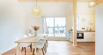 Lemon3: Rooftop Retreat – Bright & Stylish