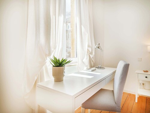 Lemon3: 2 Bedroom Apartment with Balcony