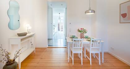 Lemon3: 2 Bedroom Apartment with Balcony