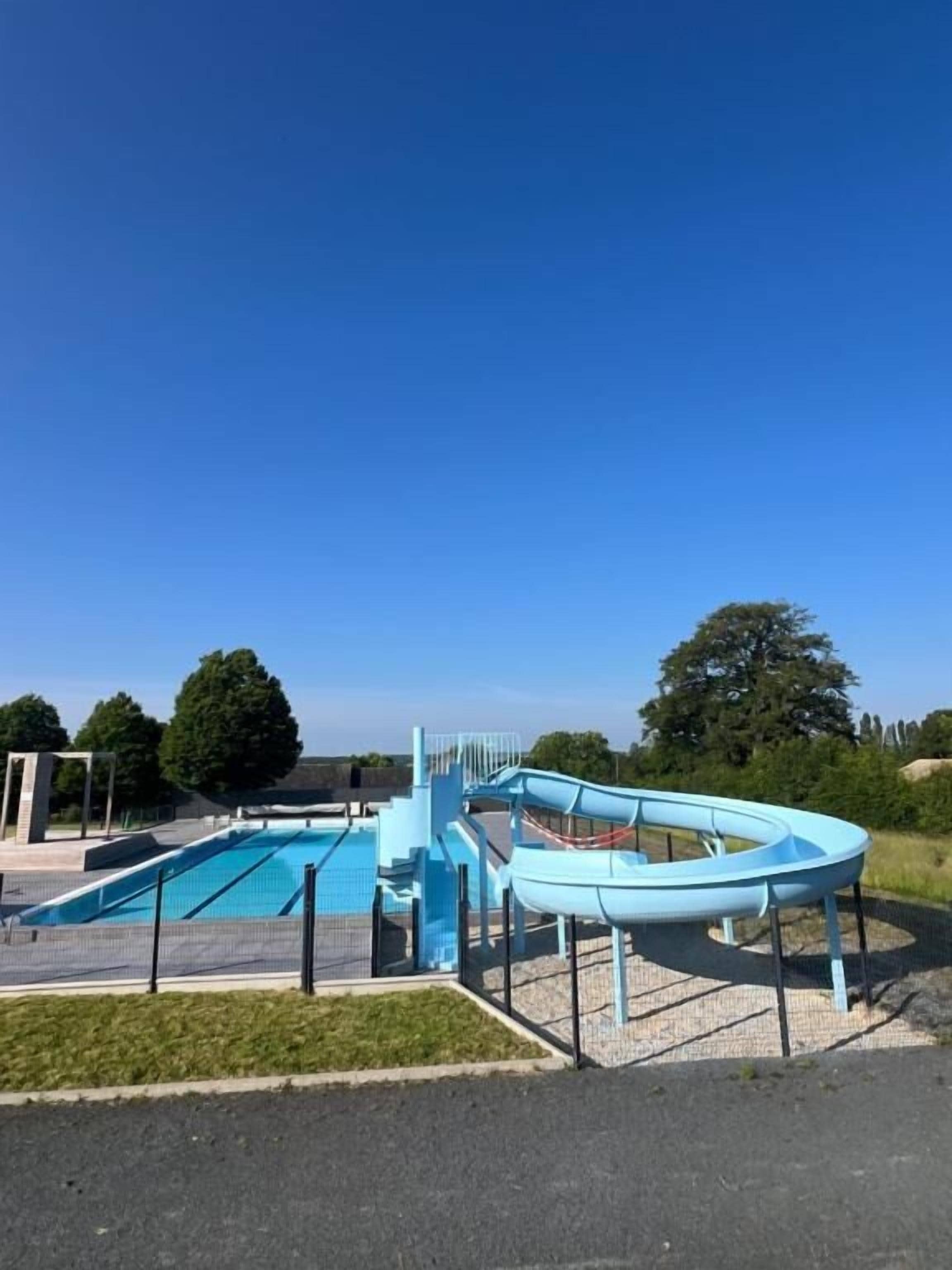 Piscine extérieure (ouverte en saison)