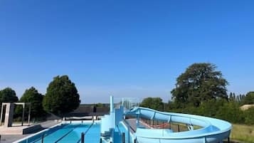 Piscine extérieure (ouverte en saison)