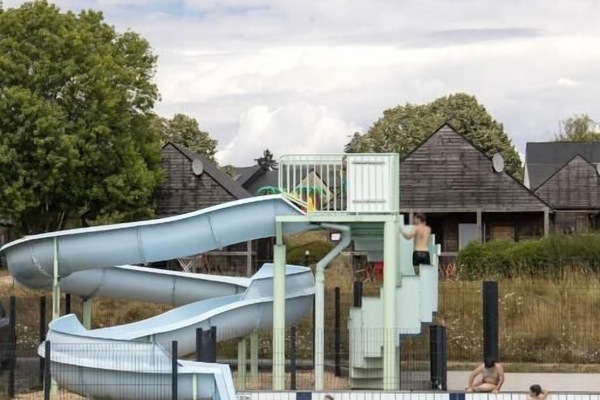 Seasonal outdoor pool