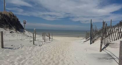 Wonderful 3BR/2BA house with AC in Dennis, Tranquil Setting, Walk to Beach!
