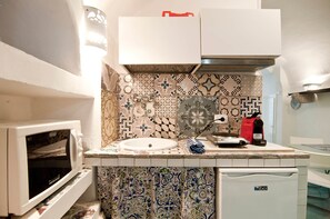 Fridge, microwave, stovetop, toaster