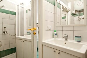 Doccia, asciugacapelli, bidet, asciugamani