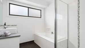 Shower - Coastal Family Escape Cowes (Cowes)