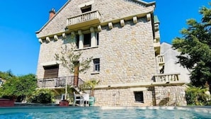Unclassified image, 2 of 67, button - La Maison au toit vert (Espalion)