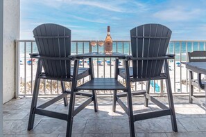 Property grounds - Beach Front, Corner Unit, Pool, Sleeps 8, 2 BD/2BA (Gulf Shores)