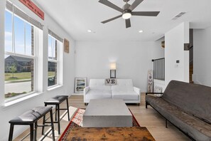 Smart TV - NEW! Private Escape Near DFW Fort Worth AT&T FIFA (North Richland Hills)