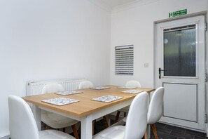 Dining - King Beds • Smart TVs • Parking • Near City (Morriston)