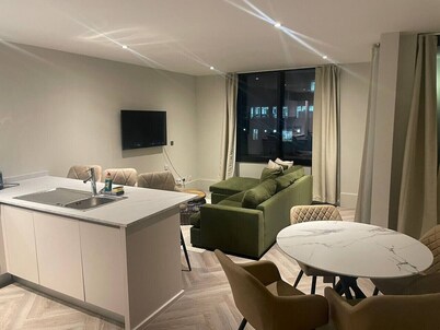 1 Bed Apt • Balcony • Smart TV • Great Location
