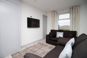 TV - 3 Beds • Parking • Near Morriston Hospital (Morriston)