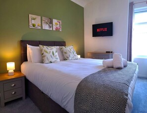 Iron/ironing board, travel cot, WiFi, bed sheets
