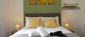 4 Bed • Parking • Close to M4 – Ideal for Work