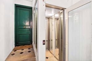 Interior - Stunning Penthouse Above the Rooftops of Paris (Paris)