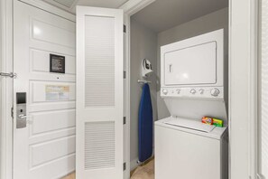 Interior - Pool View Suite | Beachside Resort (Key West)