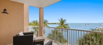 Ocean Front Presidential Suite | Beachside Resort