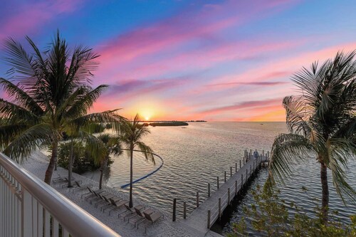 Ocean Front Suite | Beachside Resort