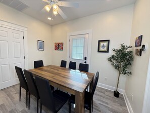 Dining - Marvelous 4-bedroom 4-bath Upscale Home Near Magazine Street & Audubon Zoo (New Orleans)
