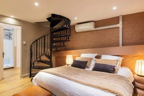 Iron/ironing board, WiFi, bed sheets - Rare loft with a stylish patio - Eiffel Tower (Paris)