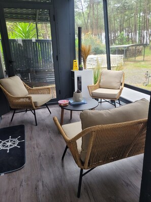Terrace/patio - Apartment with a sunroom, sleeps 6, 150 meters from the ocean and downtown, heated pool (Les Mathes)