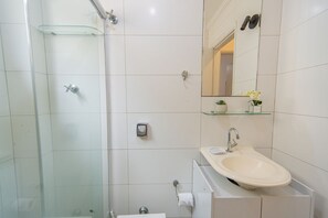 House - Apartamento Para 6 Pessoas a 600m da Praia (Guarujá)