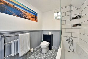 Shower, hair dryer, towels - The Old Barn, Hadlow (Hadlow)
