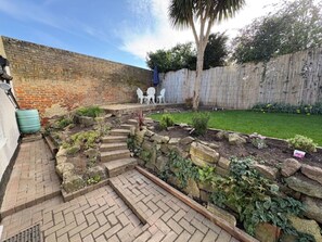 Property grounds - The Old Barn, Hadlow (Hadlow)