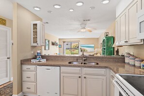 Fridge, microwave, oven, stovetop - 🏖️ Walk to Beach | Pool | Summerhouse #2 Changes in Attitude🏖️ (Miramar Beach)