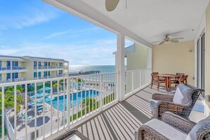 Outdoor dining - *NEW* Coral Sands Oceanfront-Beach & Pool (Key Colony Beach)