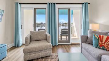 Apartment, 1 King-Bett und Schlafsofa (Carillon Beach Inn 310) | Wohnbereich