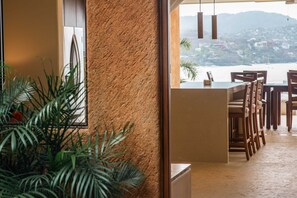 Dining - Luxury Livving Steps from La Ropa - 2Br 2 Bath (Zihuatanejo)