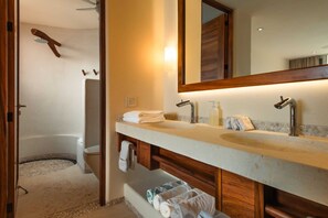 Hair dryer, towels - Luxury Livving Steps from La Ropa - 2Br 2 Bath (Zihuatanejo)