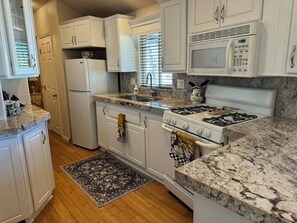 Fridge, microwave, oven, stovetop - Tiny Home in premier 55+ Resort with pool, golf, hiking & cycling (Indio)