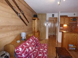 TV - Studio with mountain view in Barcelonnette (Uvernet-Fours)
