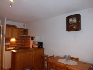 Dining - Studio with mountain view in Barcelonnette (Uvernet-Fours)