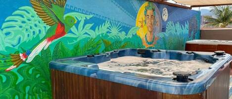 Outdoor spa tub