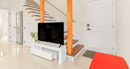 New 3BR Laneway Home in Quiet Area Near Downtown