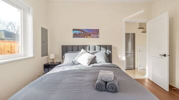 3 bedrooms, desk, iron/ironing board, free WiFi